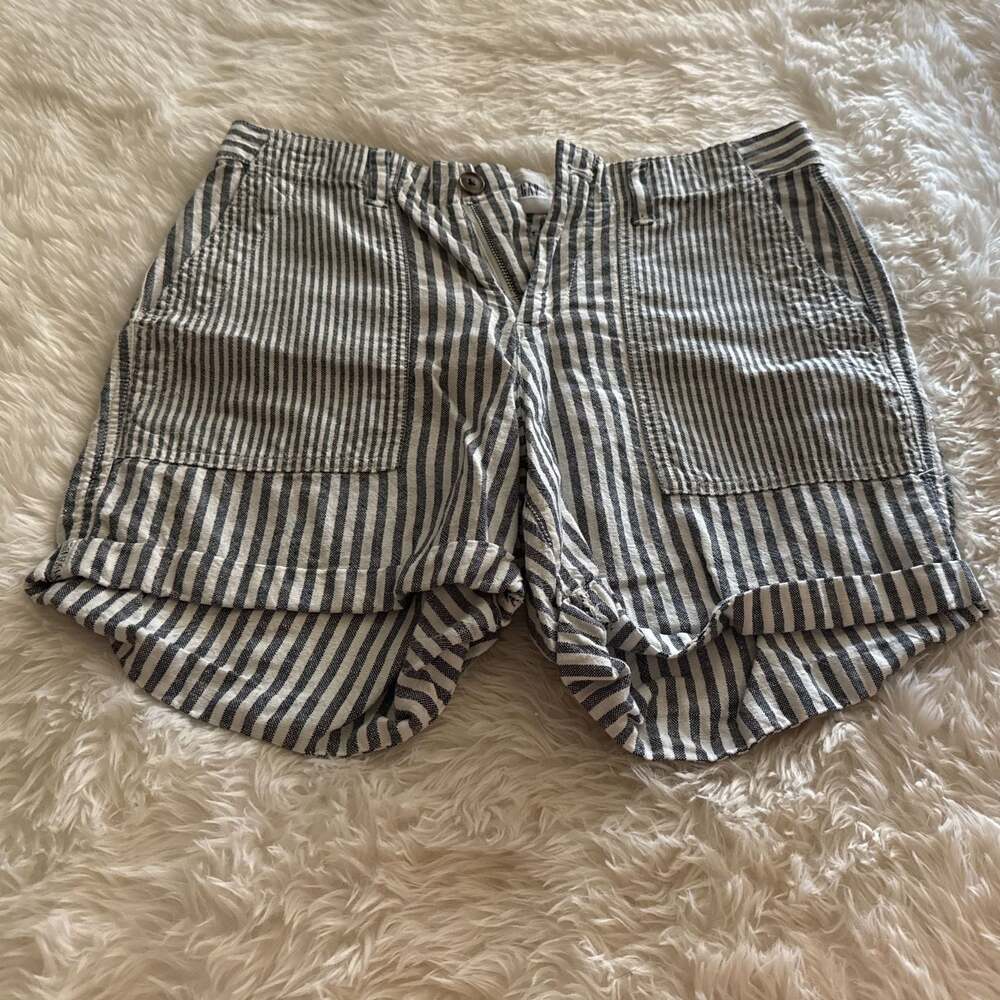 GAP Blue and‎ white striped shorts size 4